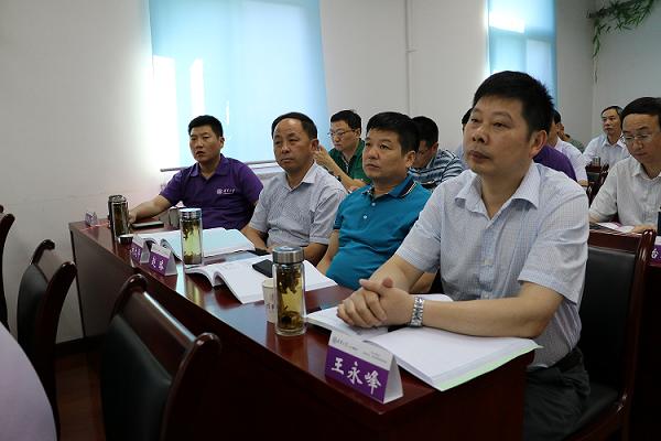 清华大学六安市城市建设规划班同学们专心听课中