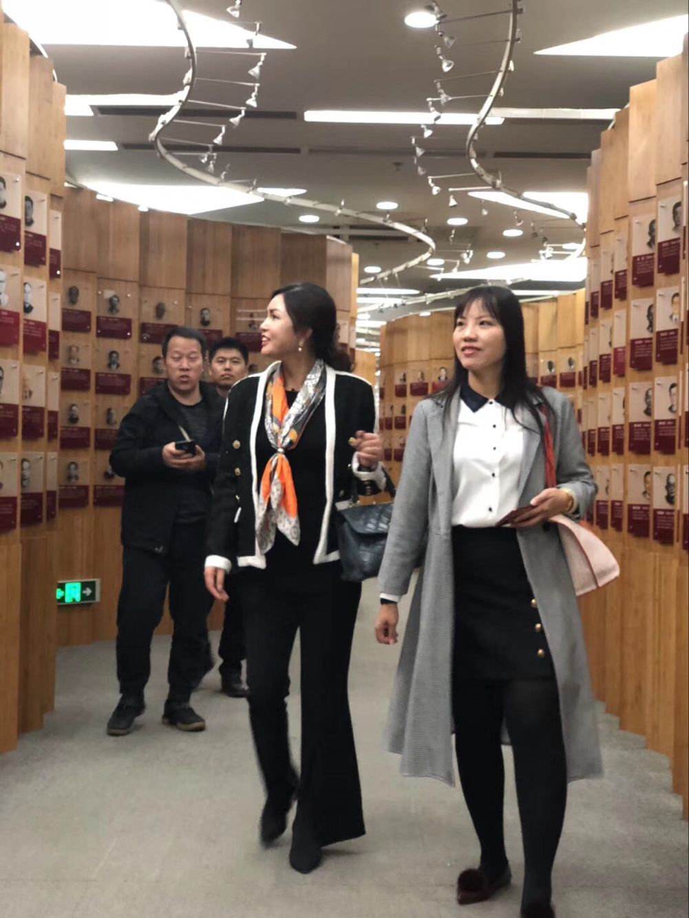 清大建筑总裁班2018年10月份同学们参观清华大学校史馆